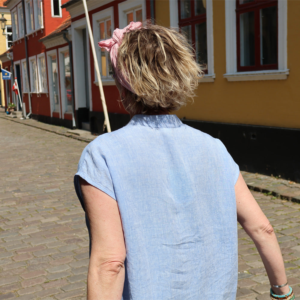 lyseblå hørkjole